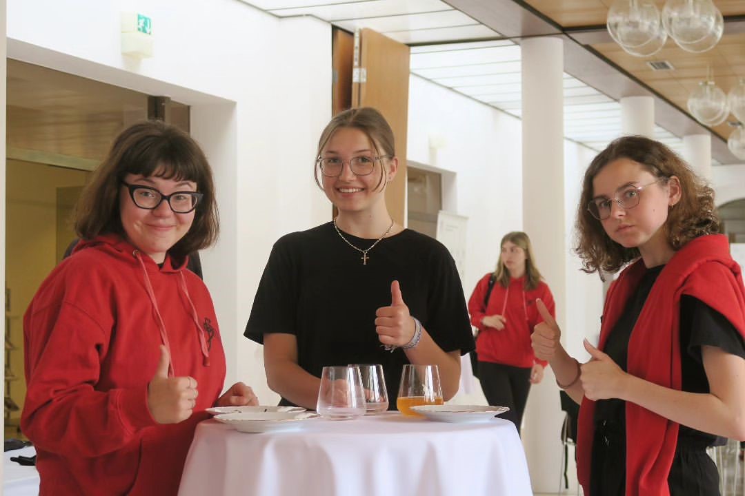 01 Pohoštění na českém velvyslanectví ve Vídni